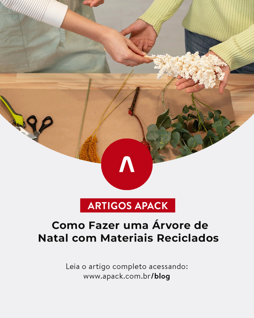 Como Fazer uma Árvore de Natal com Materiais Reciclados